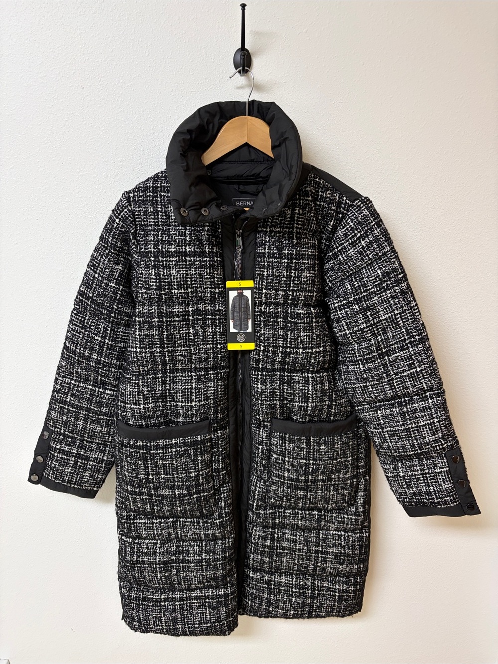 Bernardo Black & White Tweed Long Puffer Coat with removable collar. Women’s S
